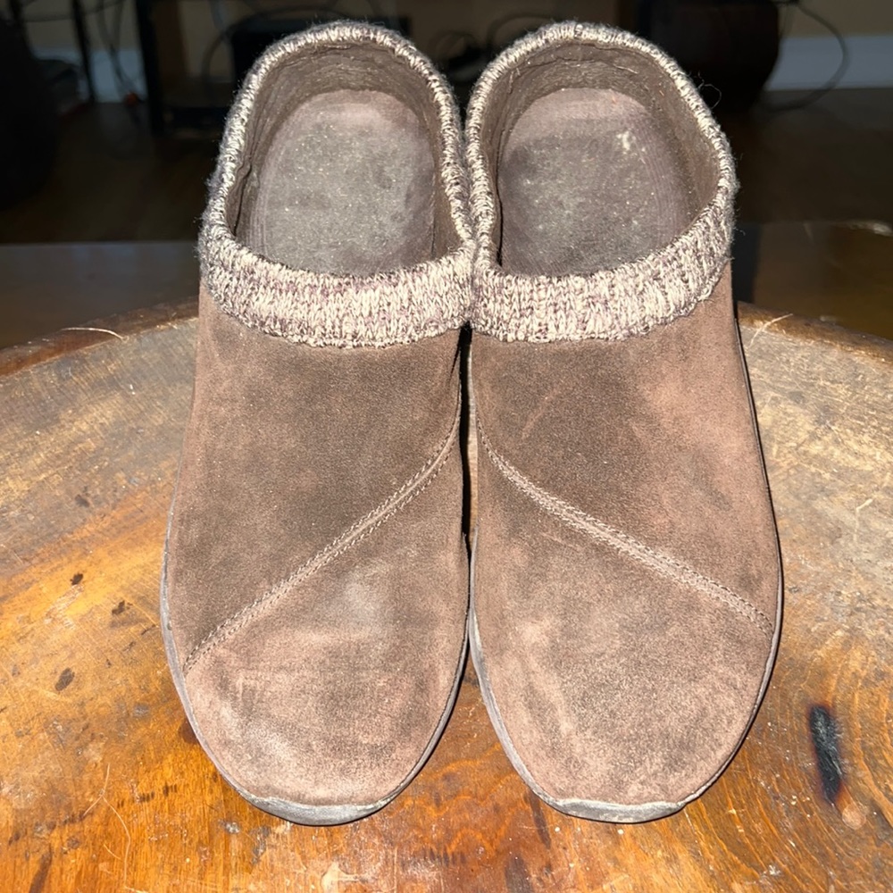 Vionic Slip On Brown Clog. Size 9. - image 1